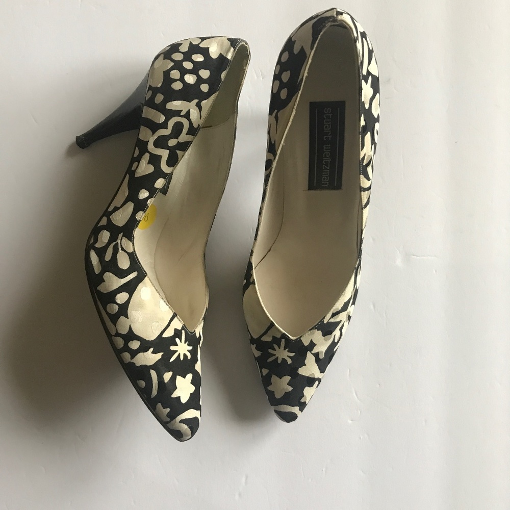 Stuart Weizmann Grafitti Pump. Black/Ivory. Size 9B.